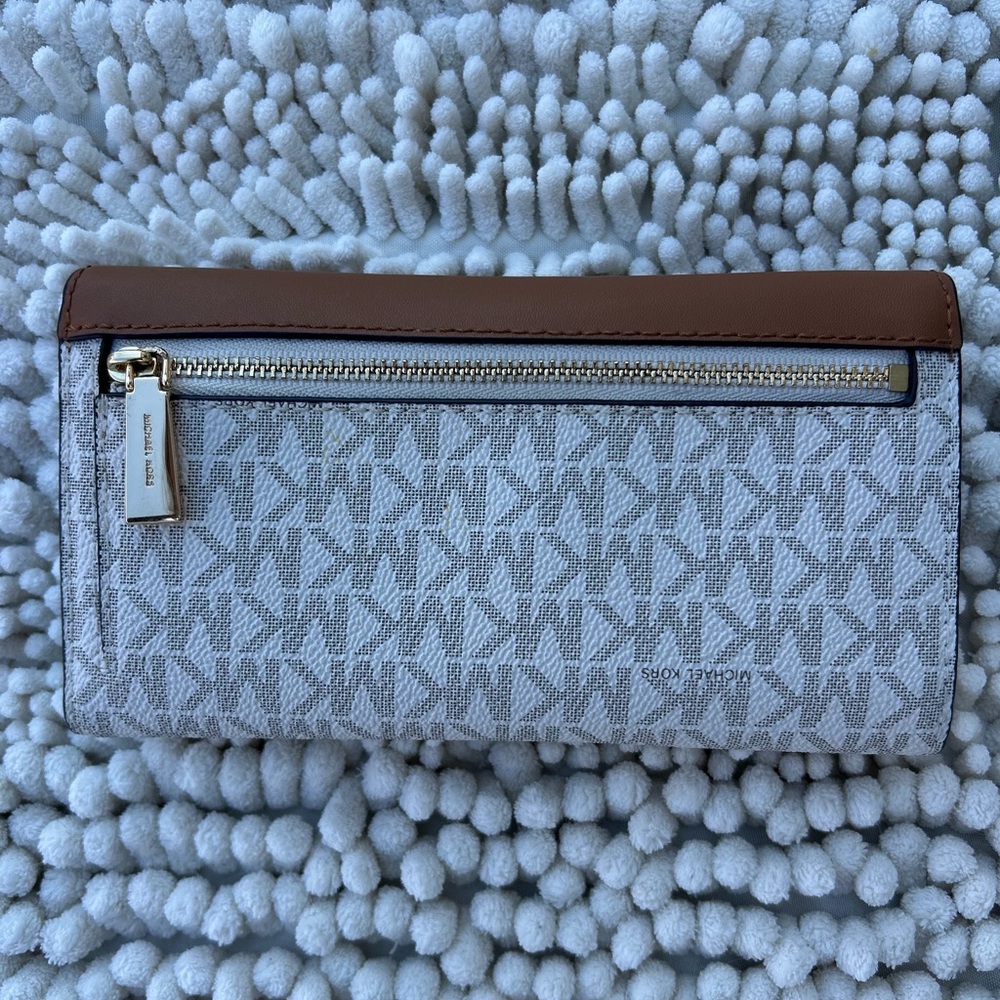 Michael Kors Jet Set Charm Vanilla/Acorn Tri-fold Wallet - Picture 3 of 7